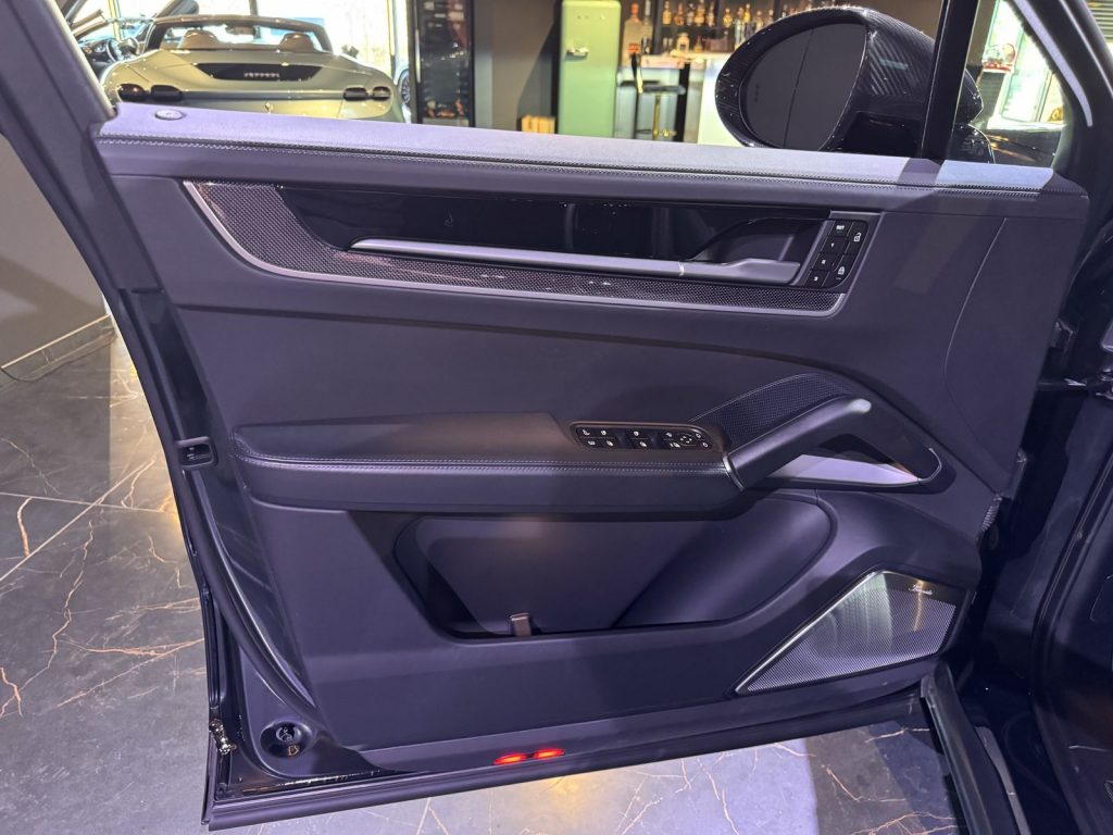 mobilede-4e1a3a17d8b6c35cd9dc155acf4fcff8