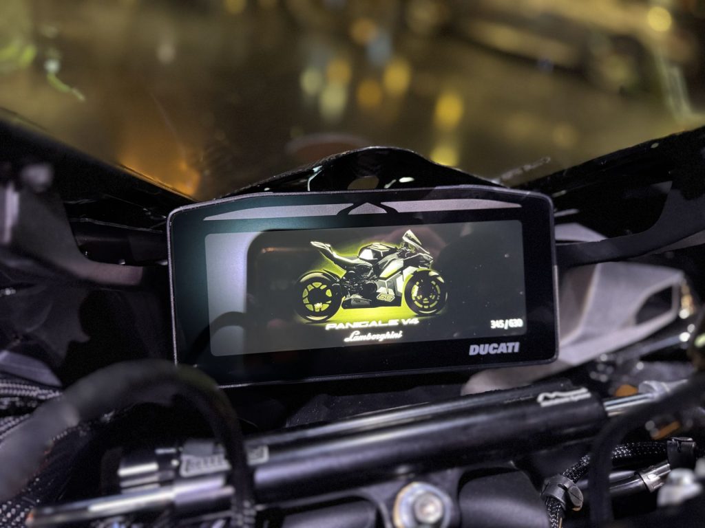 mobilede-9d2355610a21b452344bf1b61a33027b